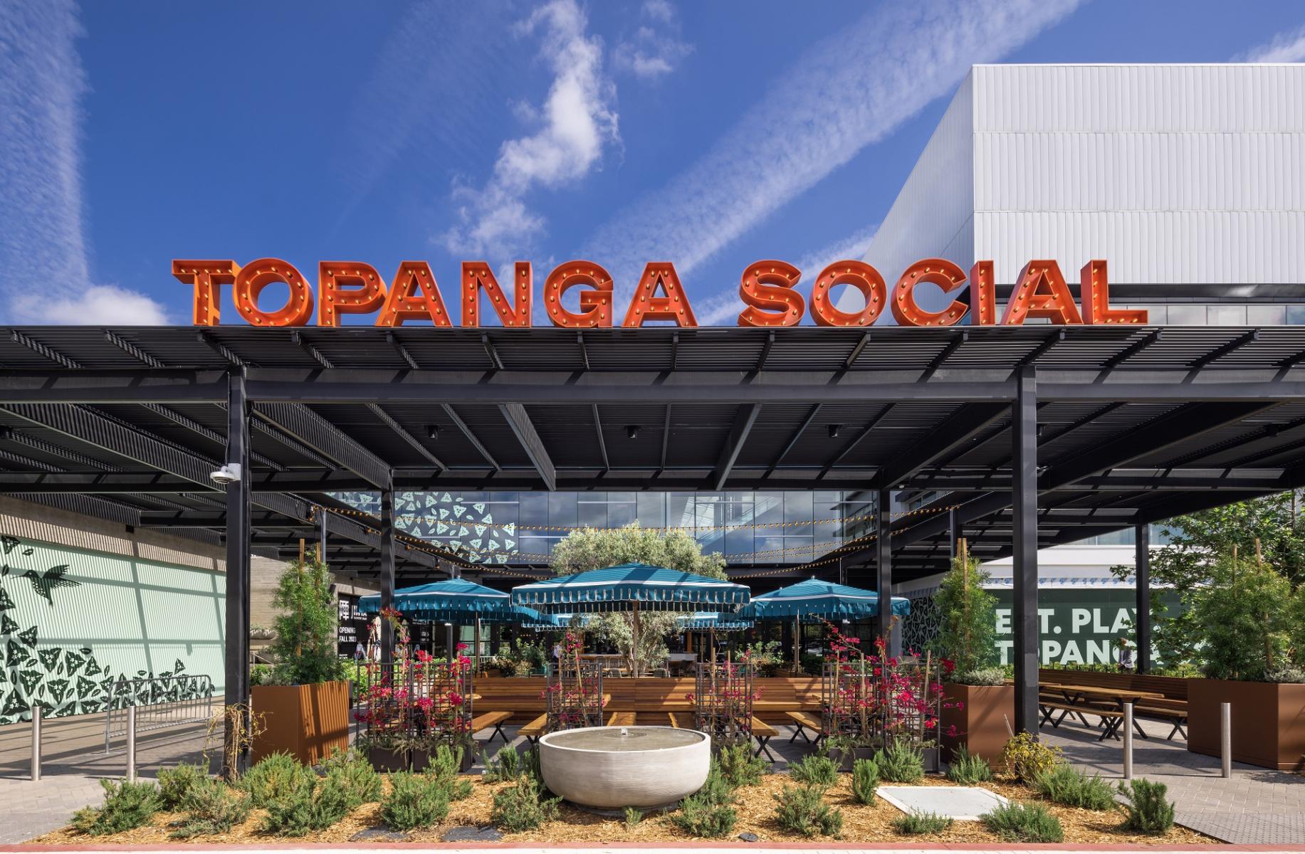 In the glass-wrapped Westfield Topanga mall expansion, Topanga Social is a  hit – Daily News