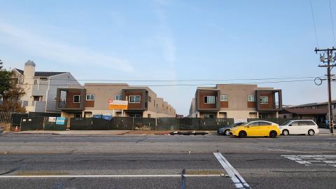 View looking east from Prairie Avenue