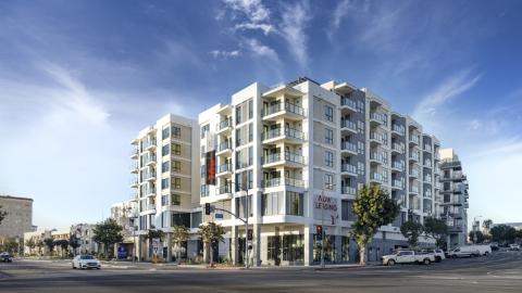Exterior of Vivo on Harbor