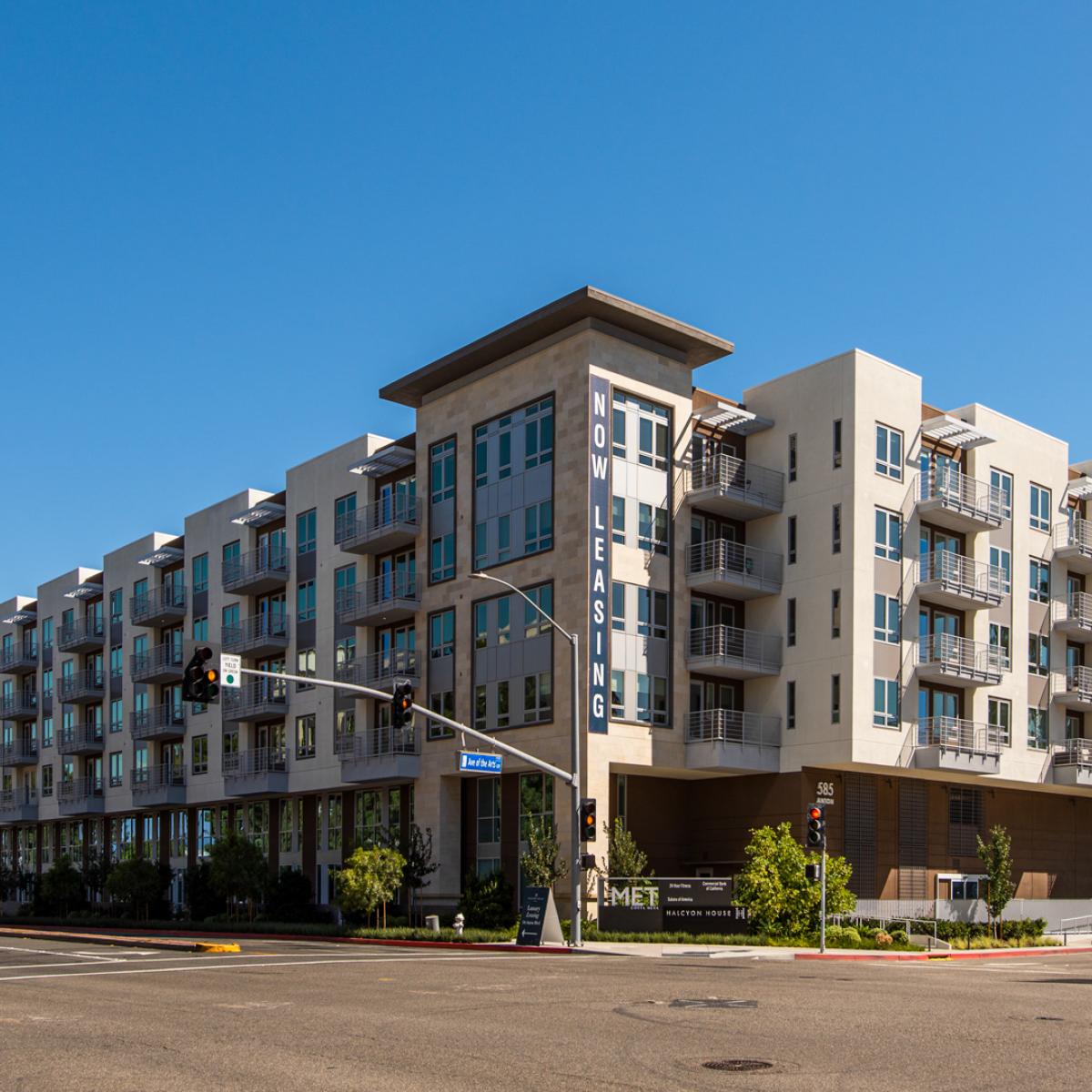 Living in Costa Mesa, CA  Halcyon Hosue Apartments